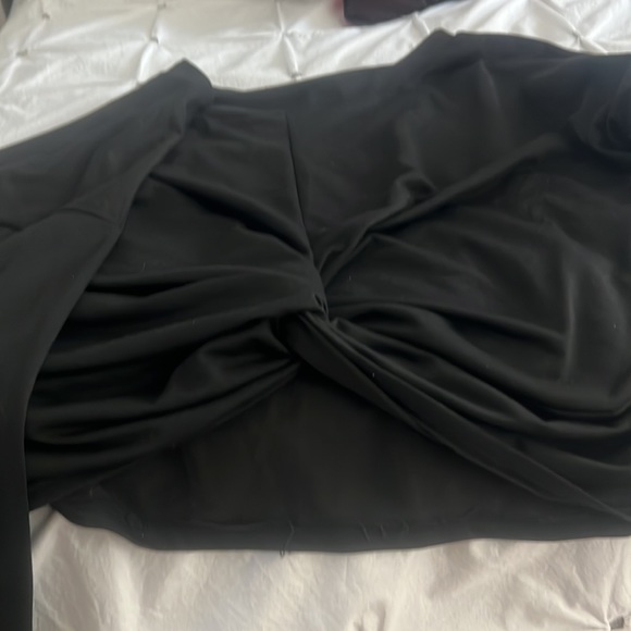 SHEIN curve 4xl black shirt , twist in front tapered sleeves . Never worn - Picture 3 of 4